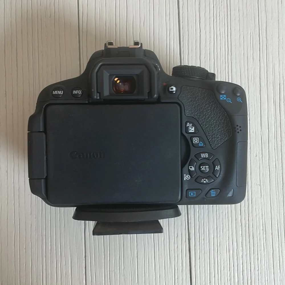 Canon EOS Rebel T5i Camera with 18-55mm Lens Video Creator Kit